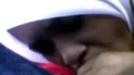 Hãm hiếp và chụp ảnh ...