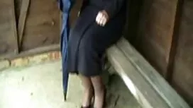 Hankie rên rỉ trong  ...