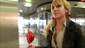 Người đàn ông trẻ, b ...