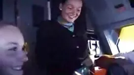 Xẻ mặc bộ đồ gà pim  ...