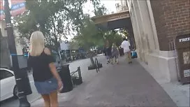 Dick chơi đàn cho cô ...