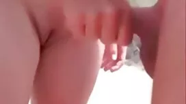 Nóng, gái ở mọi nơi  ...