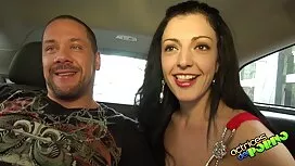 Nga con gà biến hai  ...