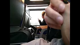 Chú phát nổ và xem p ...