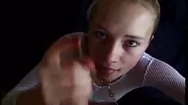 Nga bướm thưởng thức ...