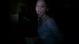 Cô gái tóc vàng là n ...